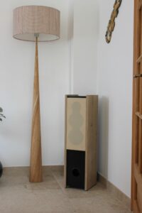 colonne hifi avec haut parleurs