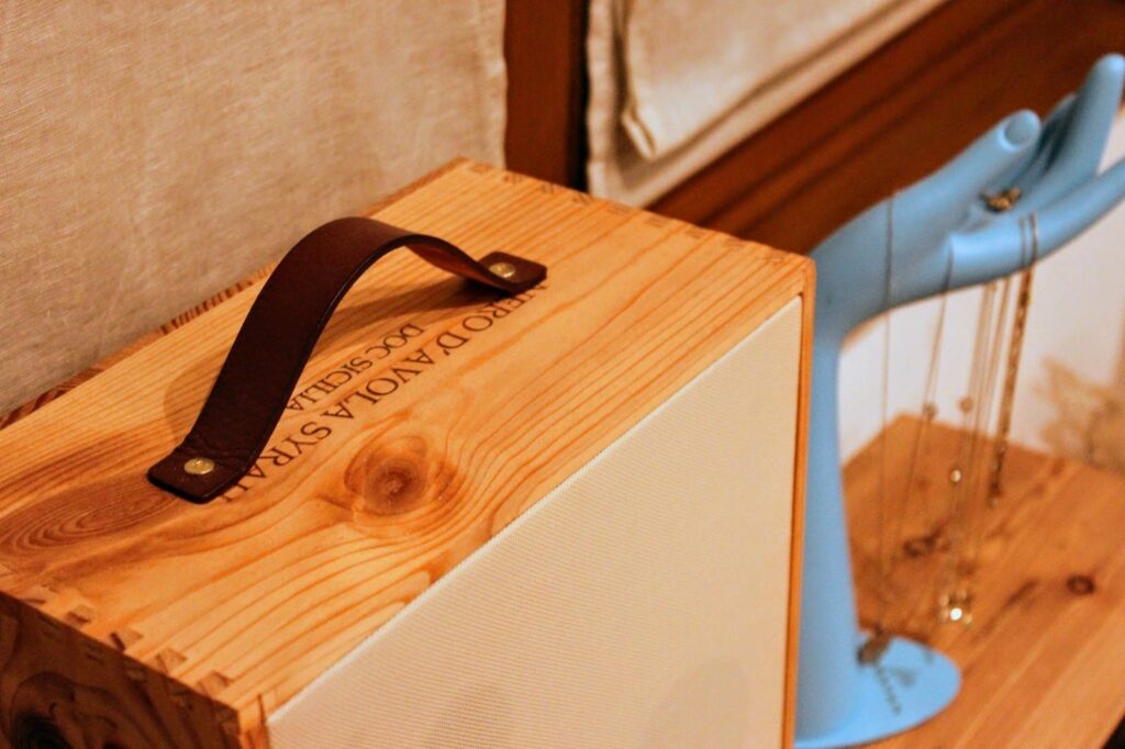 caisse à vin devenue enceinte bluetooth