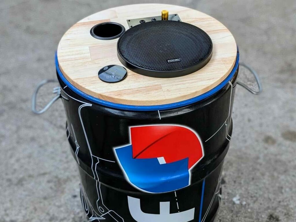 baril d'essence transformé en enceinte bluetooth