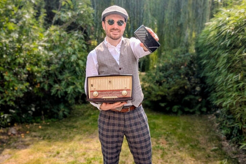 Alexandre, créateur de DIYpol et un poste vintage transformé en enceinte Bluetooth