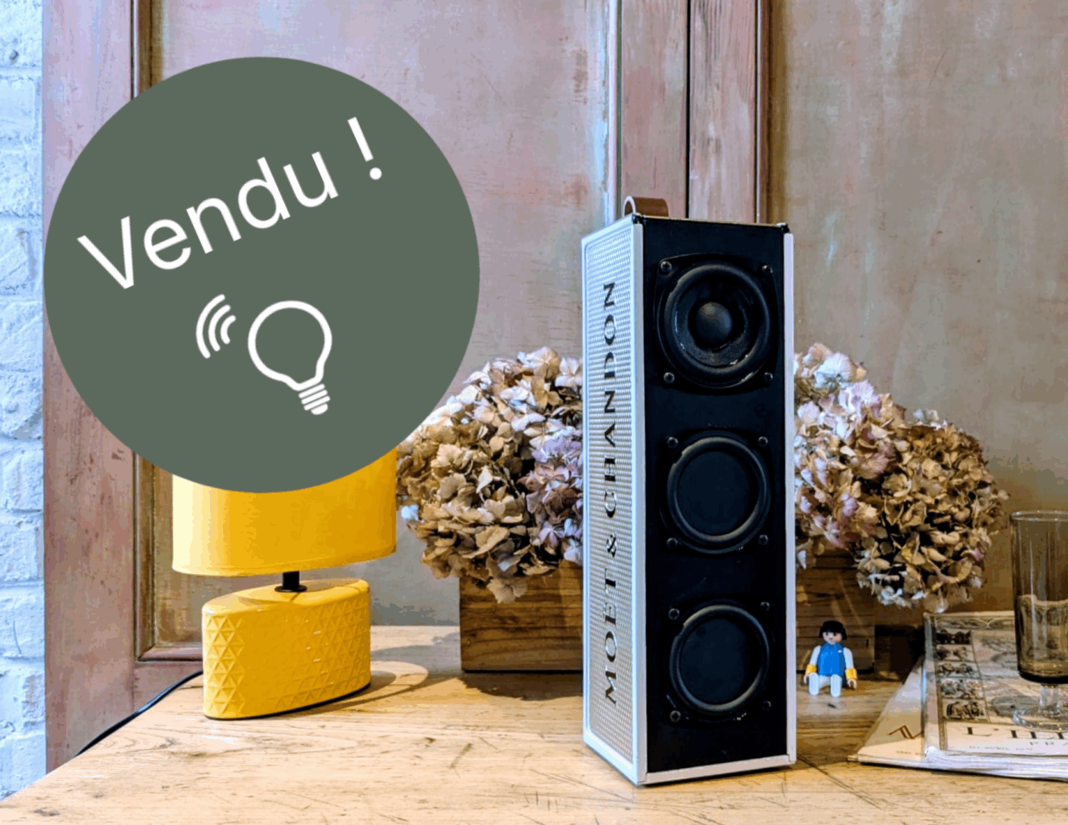 caisse de champagne transformée en enceinte bluetooth. Article vendu